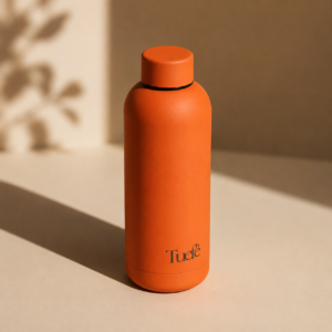 Botella de acero inoxidable Tuefe color naranja vibrante de 500ml estilo lifestyle activo